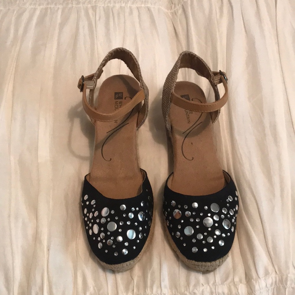 White Mountain espadrilles 6 1/2 m 2 1/2 “ high